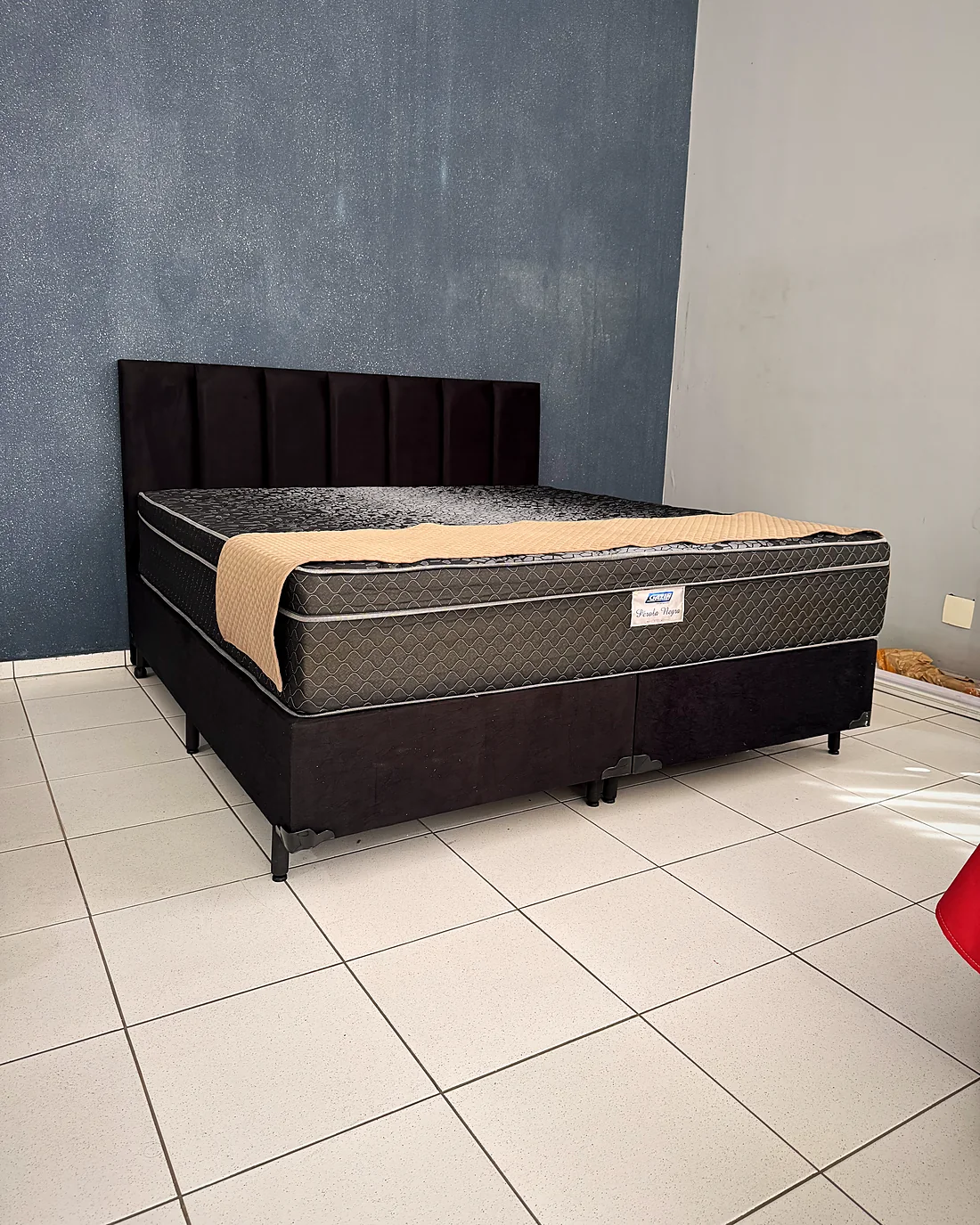 Conjunto box com cabeceira estofada escura